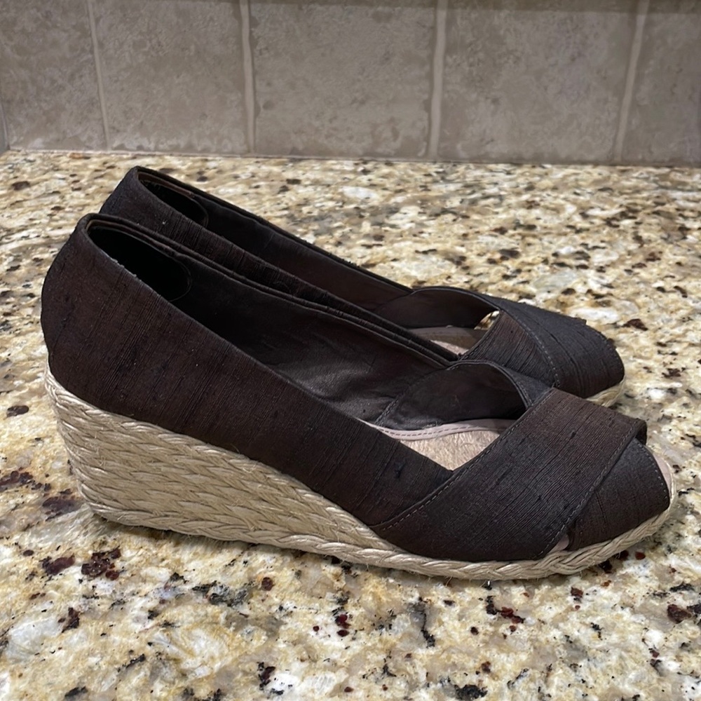 🌺LAUREN RALPH LAUREN brown canvas espadrille wedges. These are probably a 9.